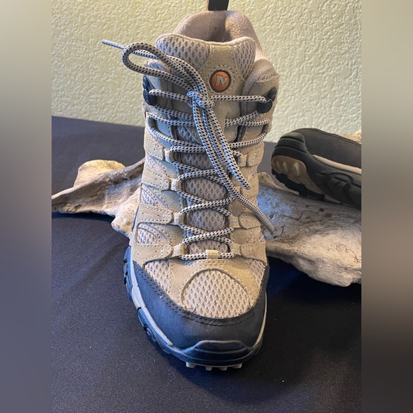 Merrell Women's Moab Ventilator Mid Boot Size 8 Lace Up Hiking Boots, worn once! - Picture 14 of 15